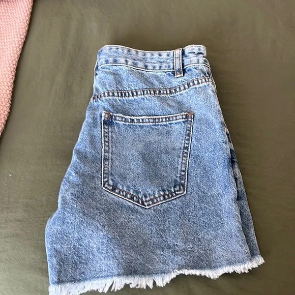 High Rise Ripped shorts - Picture 1 of 8